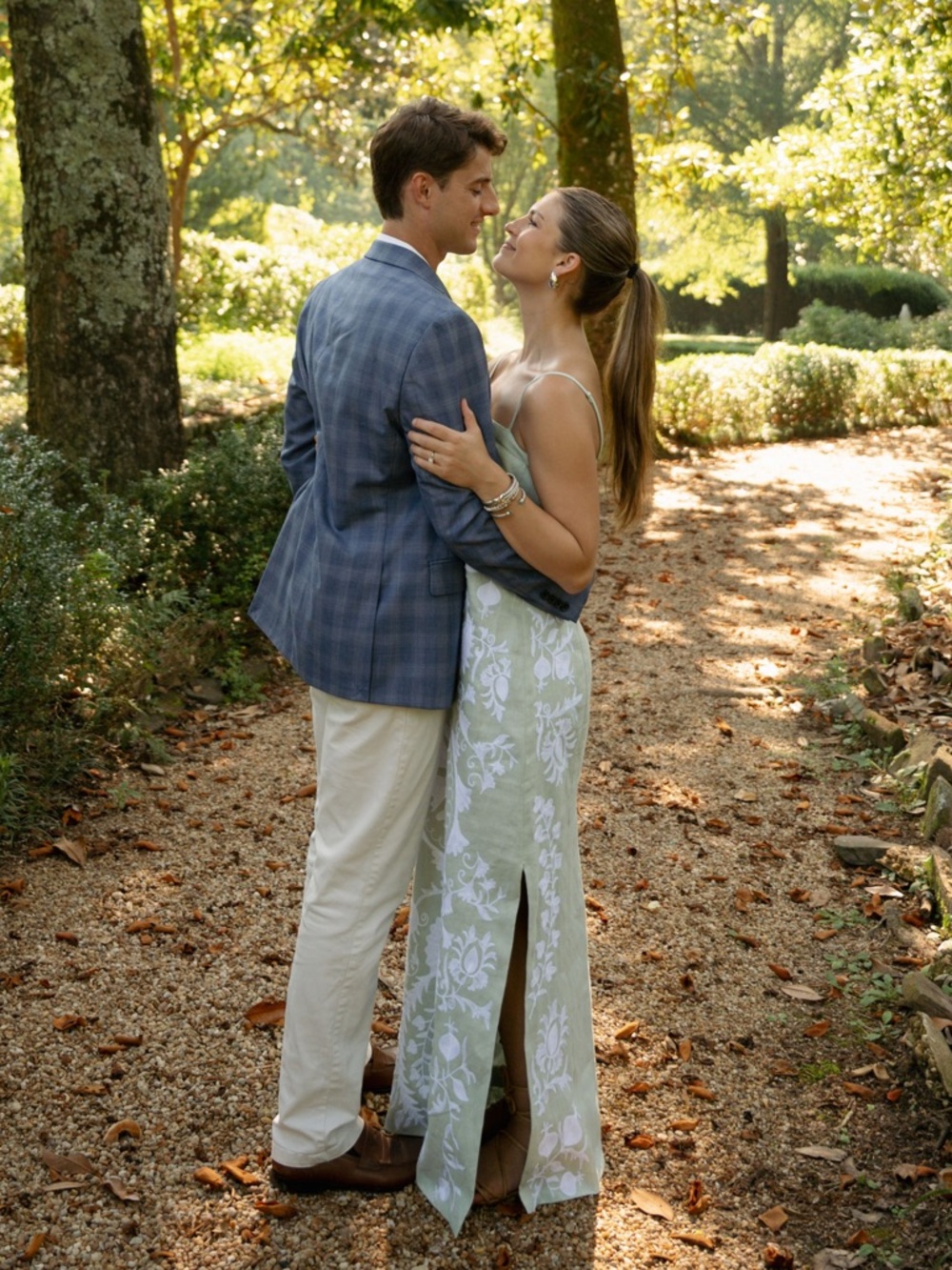 Light green maxi with white embroidery and optional braided matching belt - Picture 2 of 5